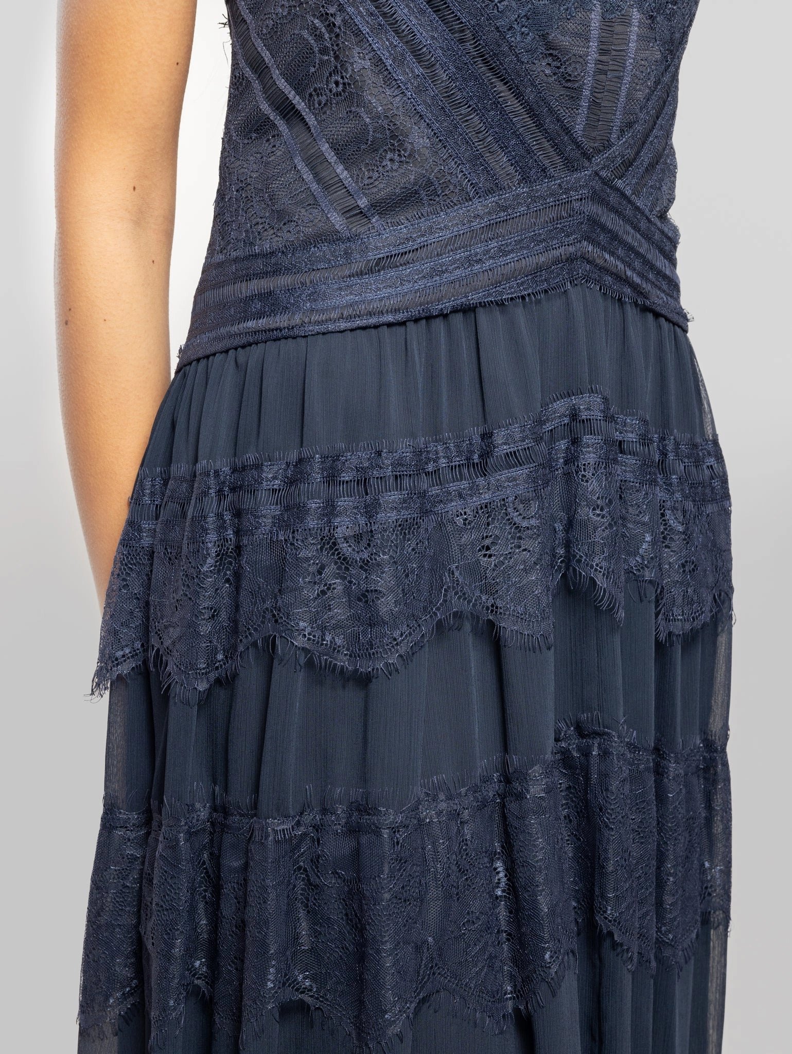 Long Lace Dress with American Neckline in Blue